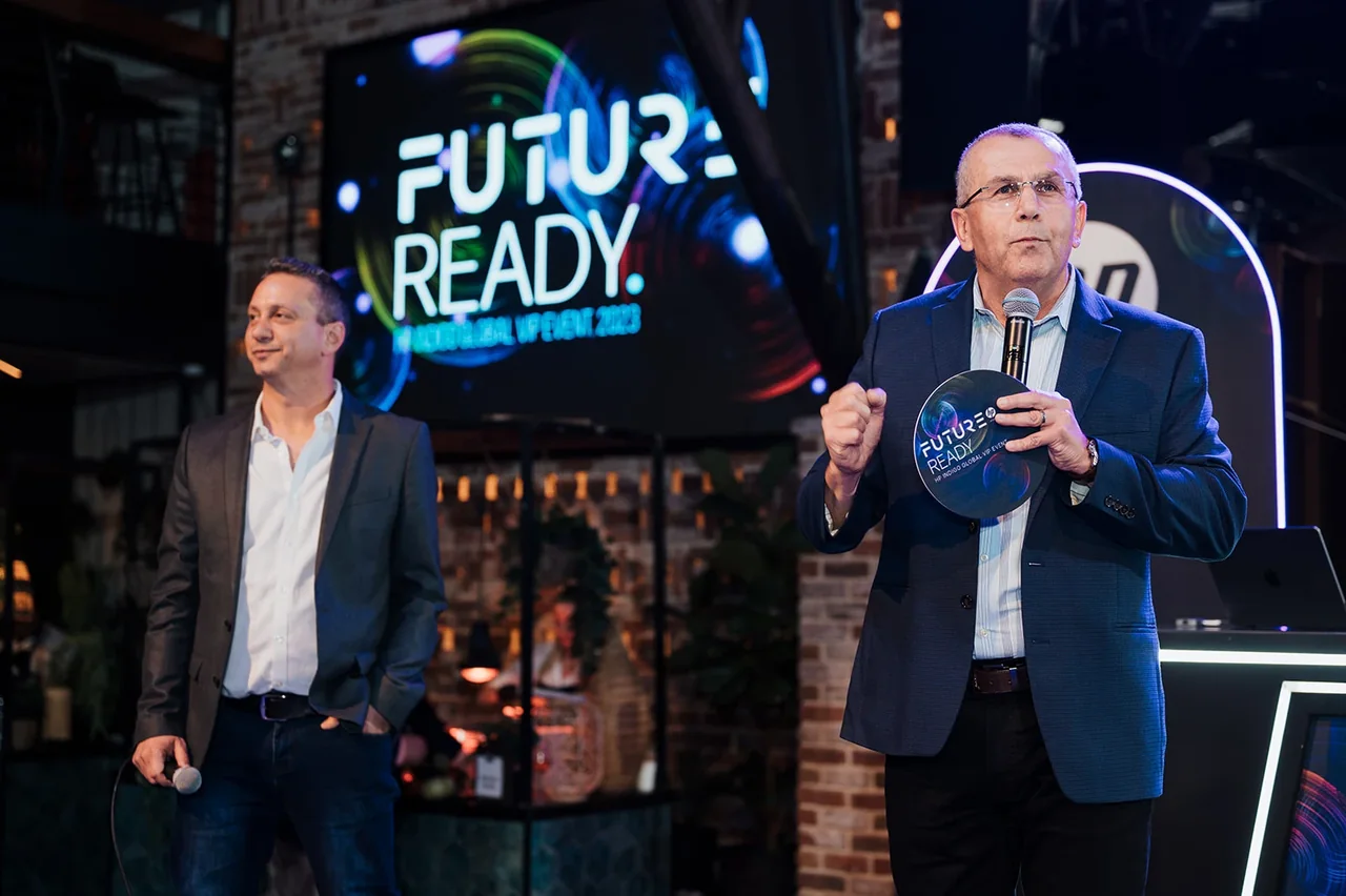 דוברים על במת HP Future Ready — צילום אמנון חורש