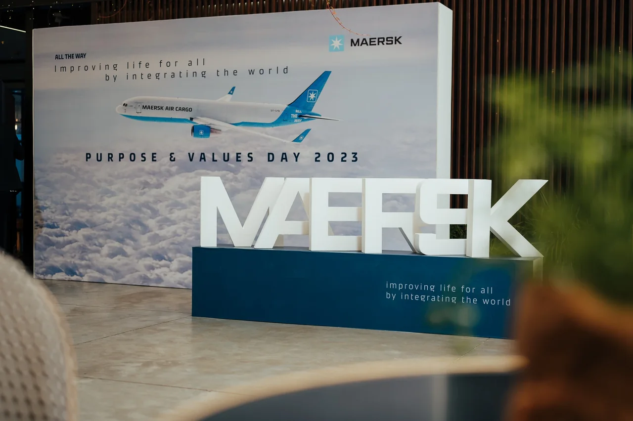 מיתוג MAERSK ועמדת הכניסה ליום Purpose & Values — צילום אמנון חורש
