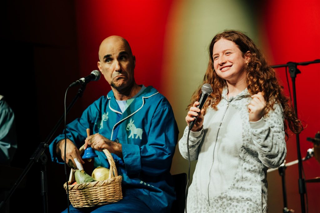 דידי וירדן בפיג׳מה בבית אריאלה | צילום הופעה אמנון חורש